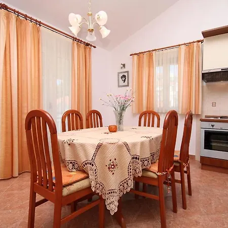 Appartement Jelsa 196b